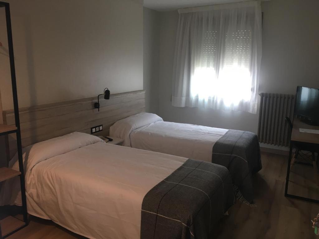 Hotel Torres Manlleu Extérieur photo